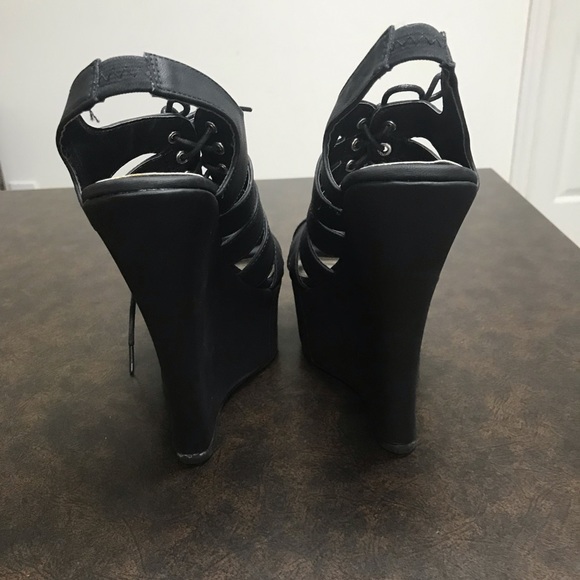 Charlotte Russe Black Wedges - Size: 7 - Picture 4 of 5
